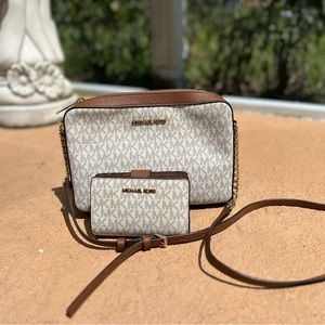 Michael Kors cross body set